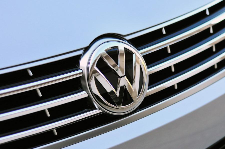 Volkswagen Passat CC 2013 года  (фото 2 из 87)